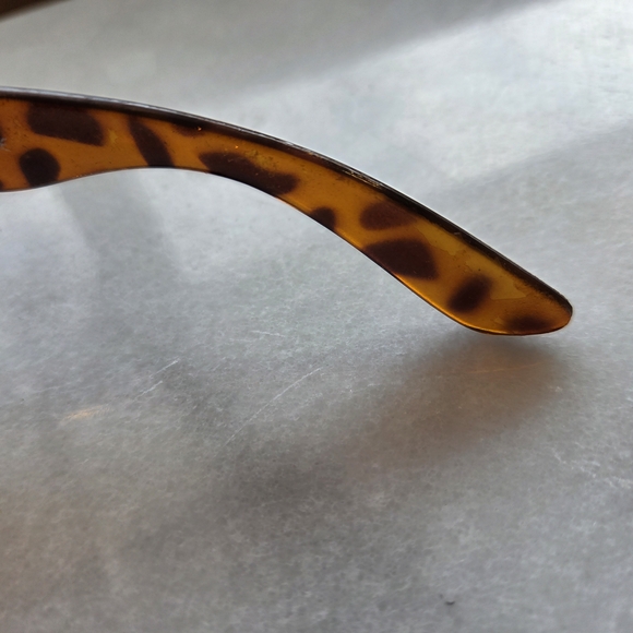 Ray-Ban Vintage 1990s Wayfarer Tortoise Shell Sunglasses With Case - Picture 5 of 12